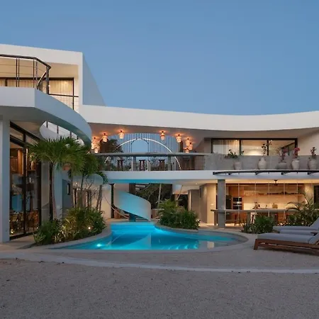 Villa Aqua